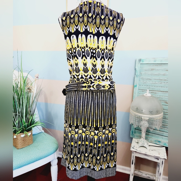 ILE New York Women's Plus Size Sleeveless Pattern Dress With Belt - Picture 5 of 9